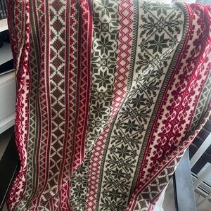 Festive Holiday Christmas Snowflake Throw Blanket